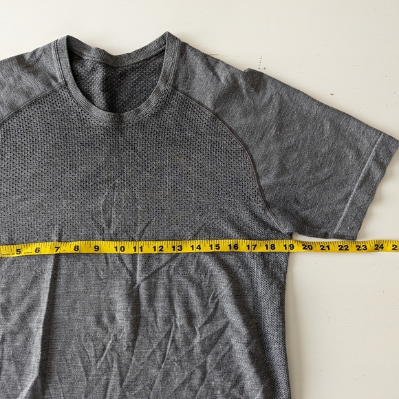 Lululemon T-shirt - Picture 5 of 5